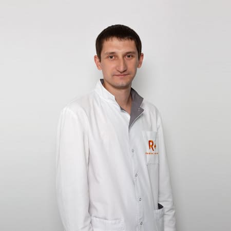 Черновол Антон Сергеевич - руководитель направления дерматологии, дерматовенеролог, вторая категория | Клиника R+