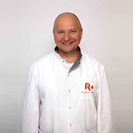 Онищенко Ігор Миколайович - реабілітолог, масажист, остеопат | Клиника R+