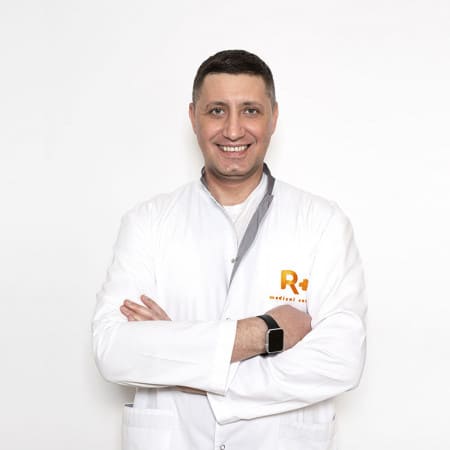 Денисенко Ярослав Владимирович - хирург-маммолог, реконструктивно пластический хирург, высшая категория | Клиника R+